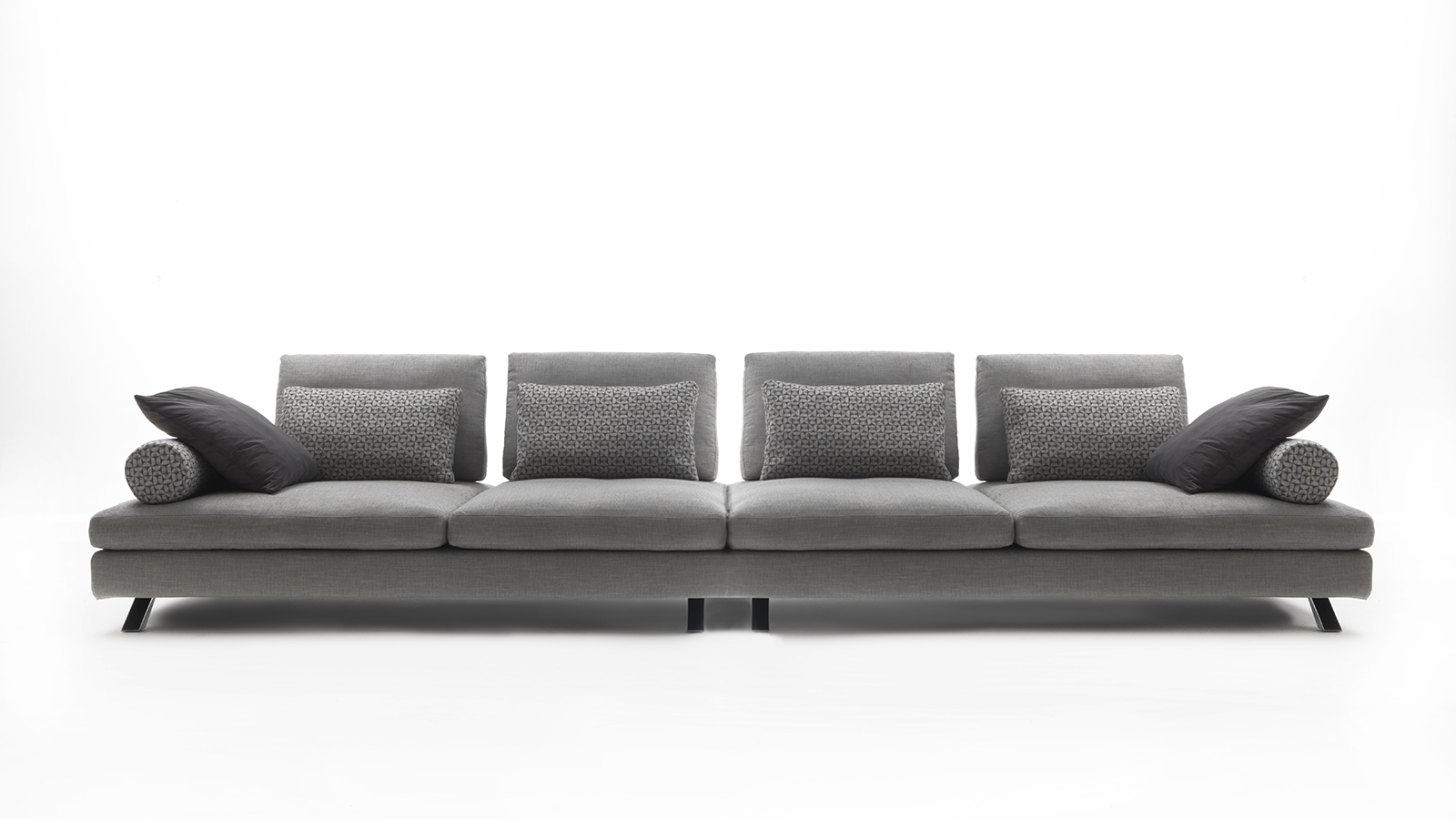 Nuovi modelli di divani in negozio